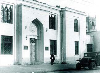http://dic.academic.ru/pictures/wiki/files/84/The_first_film_studio_in_Baku.jpg