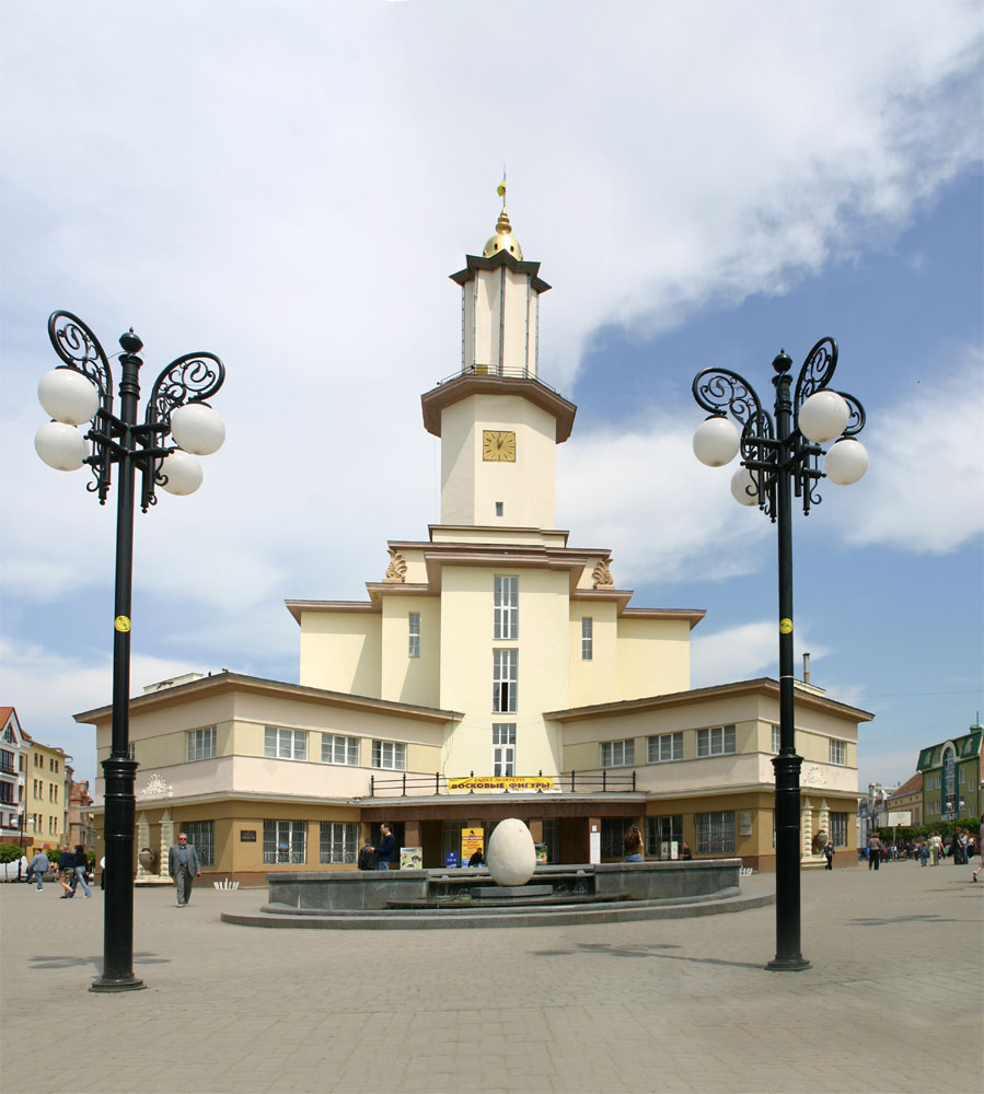 http://dic.academic.ru/pictures/wiki/files/84/Townhall_ivano-frankivsk.jpg