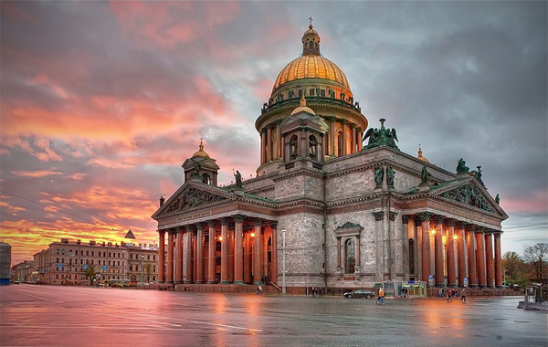 http://dic.academic.ru/pictures/wiki/files/86/View_to_Saint_Isaac's_Cathedral_by_Ivan_Smelov.jpg
