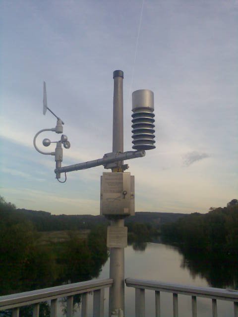 http://dic.academic.ru/pictures/wiki/files/87/Wetterstation01.jpeg