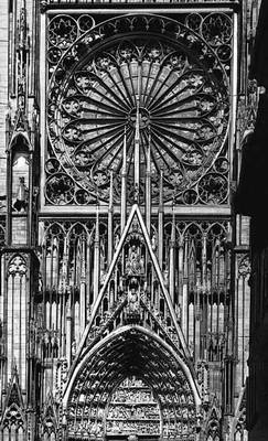Фасад собора в Страсбурге. Начат ок. 1277. Центральная часть.