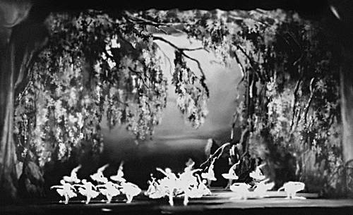 Сцена из балета «Лебединое озеро» П. И. Чайковского.