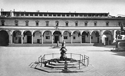 Ф. Брунеллески. Воспитательный дом (Оспедале дельи Инноченти) во Флоренции. 1421—44.