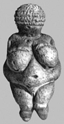 Т. н. Виллендорфская Венера. Известняк (из Виллендорфа, Нижняя Австрия). Верхний палеолит. Естественноисторический музей. Вена.