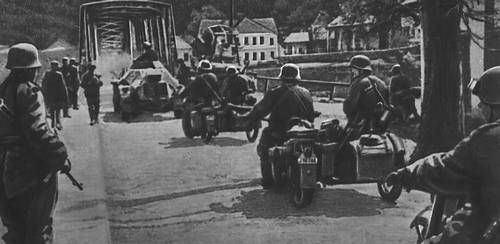 Немецко-фашистские войска на дорогах Югославии. Апрель 1941.