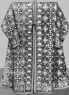 Халат с вышивкой золотой нитью и шёлком (из Бухары).