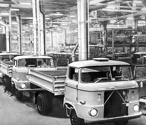 Завод грузовых автомобилей в г. Людвигсфельде.