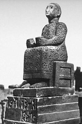Эфиопия. Посвятительный трон с женской фигурой. Камень. 5—4 вв. до н. э. Район Мэкэле.