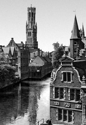 Брюгге. Вид на канал (Росенхудкай) и городскую башню (1283—1482).