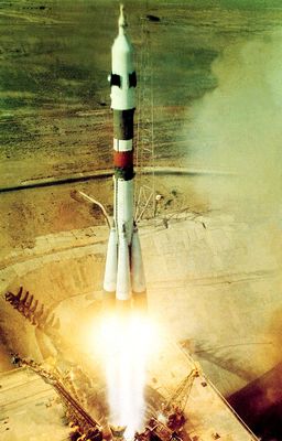 Старт ракеты-носителя с космическим кораблём «Союз».