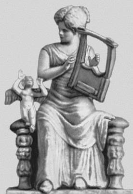 Танагрская статуэтка. 3—2 вв. до н. э. Лувр. Париж.