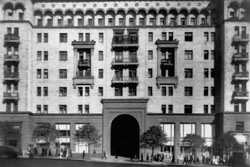 А. Г. Мордвинов. Жилой дом на улице Горького в Москве. 1938—39.