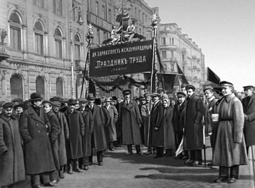 Первомайская демонстрация в Петрограде. 1918.