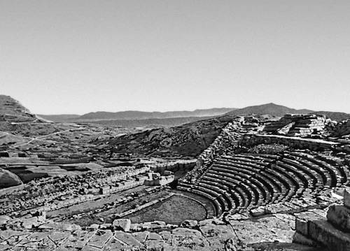 Архитектура Великой Греции (Южная Италия и Сицилия). Театр в Сегесте. Эллинистический период.