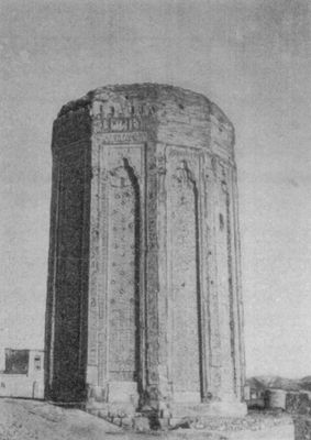 Мавзолей Момине-хатун в Нахичевани. 1186. Зодчий Аджеми, сын Абубекра.