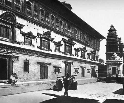 «Дворец 55 окон» в Бхактапуре. Перестроен в 1697.