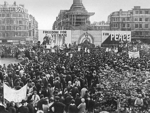 Митинг сторонников мира в Лондоне. 1968.