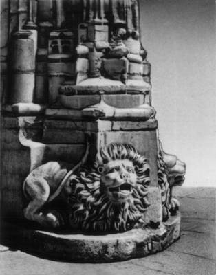 Скульптура среднего пилона в портале монастыря Жеронимуш. Мрамор. Нач. 16 в.