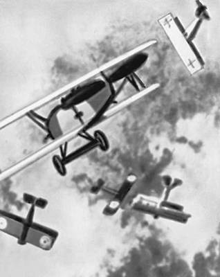 Воздушный бой между германскими и английскими самолётами. 1917.