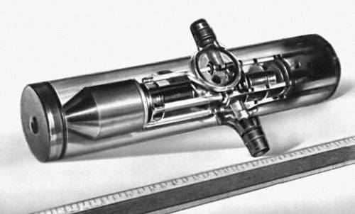 Рис. 7. Полупроводниковый лазер с электронной накачкой в отпаянной вакуумной трубке.