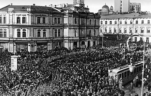 Демонстрация у Городской думы в Киеве. Март 1917.