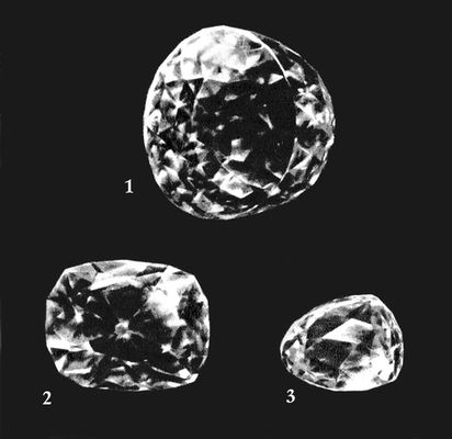 Исторические алмазы: 1 — «Великий Могол» 279 кар; 2 — «Кохинор» 108,93 кар; 3 — «Санси» 53,75 кар.