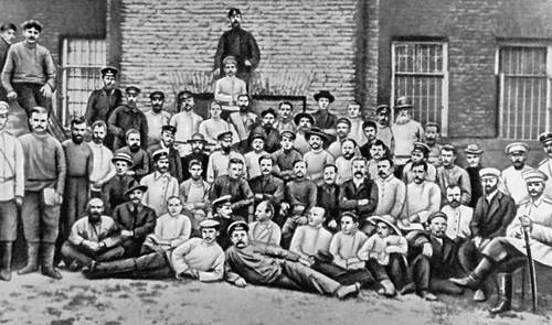 Группа осужденных рабочих — участников восстания в Горловке. 1906.
