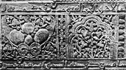 Фрагмент резной деревянной панели. Начало 8 в. Музей исламского искусства. Каир.