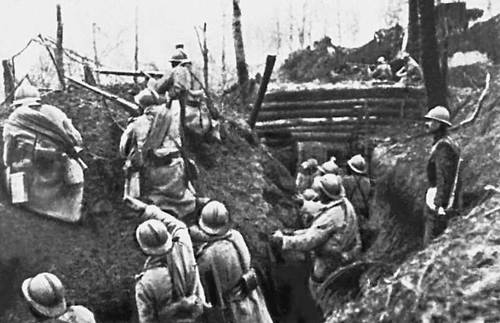 Французская пехота переходит в атаку. 1916.