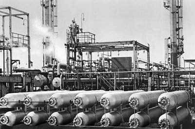 Тунис. Нефтеперерабатывающий завод в Бизерте.