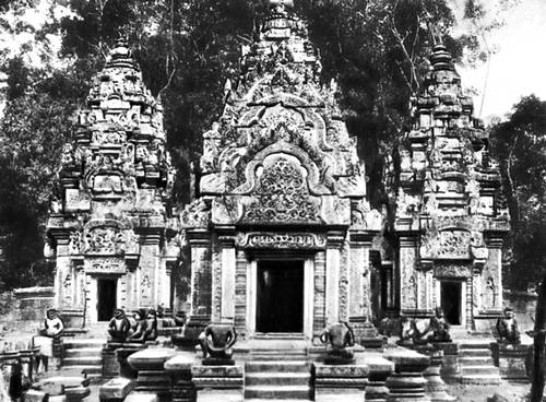 Храм Бантеай-Срей близ Ангкора. Начат в 967.