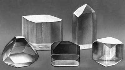 Рис. 1. Синтетические водорастворимые кристаллы.