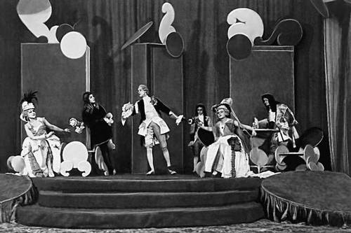 Сцена из спектакля «Адриенна Лекуврер» Скриба и Легуве. 1919. Режиссёр А. Я. Таиров.