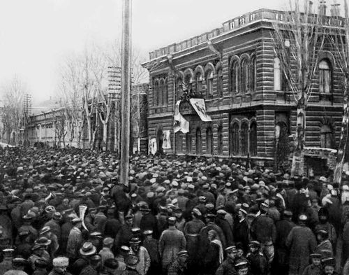 Митинг трудящихся Еревана по случаю установления Советской власти в Армении. 1920.