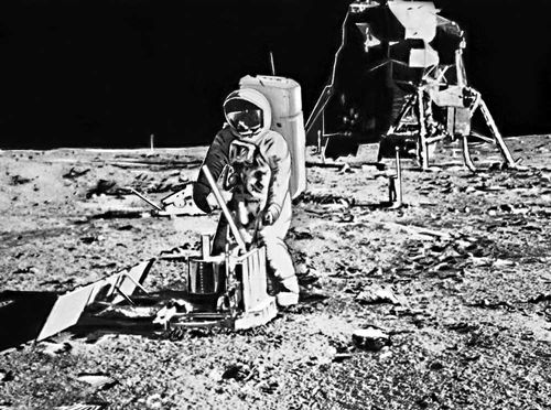 Космонавт Э. Олдрин на Луне.