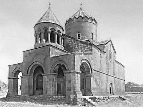 Церковь Георгия в Мугни. 1661—69. Зодчие Саак Хизанский и Мурат.