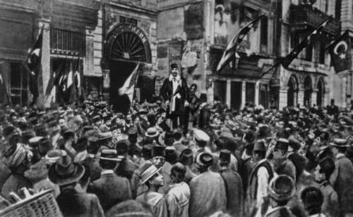 Младотурецкая революция. Митинг в Стамбуле после восстановления конституции 1876. Июль 1908.