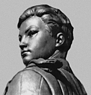 «Зоя Космодемьянская». Бронза. 1951. Фрагмент памятника в Ленинграде.