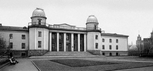 Здание обсерватории Государственного астрономического института имени П. К. Штернберга в Москве на Ленинских Горах.