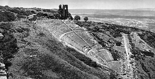 Архитектура островной и малоазийской Греции. Театр в Пергаме. 2 в. до н. э.