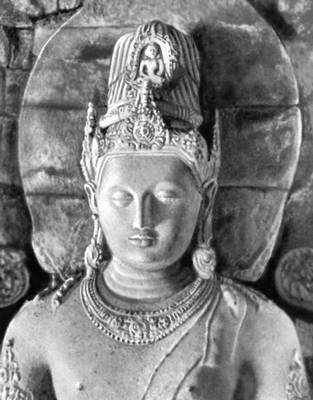 Статуя Локешвары в чанди Мендут близ Борободура (фрагмент). Камень. Ок. 800.