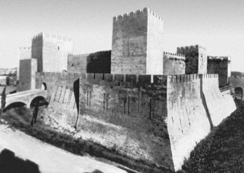 Замок Сан-Жоржи. 9 в. (до 14 в. — арабская крепость).