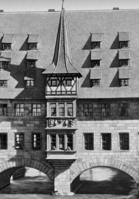 Нюрнберг. Госпиталь Святого духа. 1339 (расширен в 1488—1527). Архитектор Х. Бехайм.