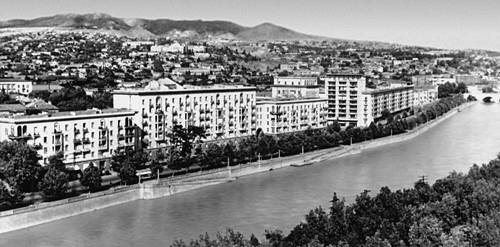 Тбилиси. Набережная реки Куры.