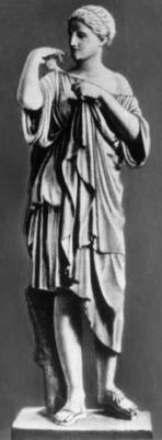 Древнегреческая женская одежда — хитон и гиматий-хламидион. (Статуя Артемиды (из Габий). 4 в. до н.э. Лувр. Париж.)