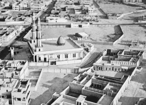 Эль-Кувейт. Вид на мечеть аль-Османа (20 в.) и прилегающие кварталы.