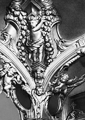 Скульптура. Деталь лепного декора церкви архангела Гавриила (т. н. Меньшиковой башни) в Москве. Гипс. 1704—07.