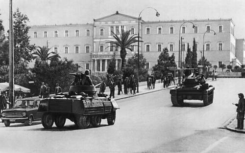 Танки на улицах Афин во время событий 21 апреля 1967.