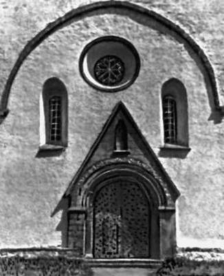 Архитектура 13 — начала 20 вв. Церковь в Вальяла. 13—17 вв. Западный портал.