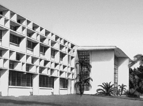 Г. Клумб. Библиотека Университета Пуэрто-Рико в районе Рио-Пьедрас. Середина 20 в. Сан-Хуан.